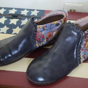 Little Penguin Shoes Women's Size 9 Booties